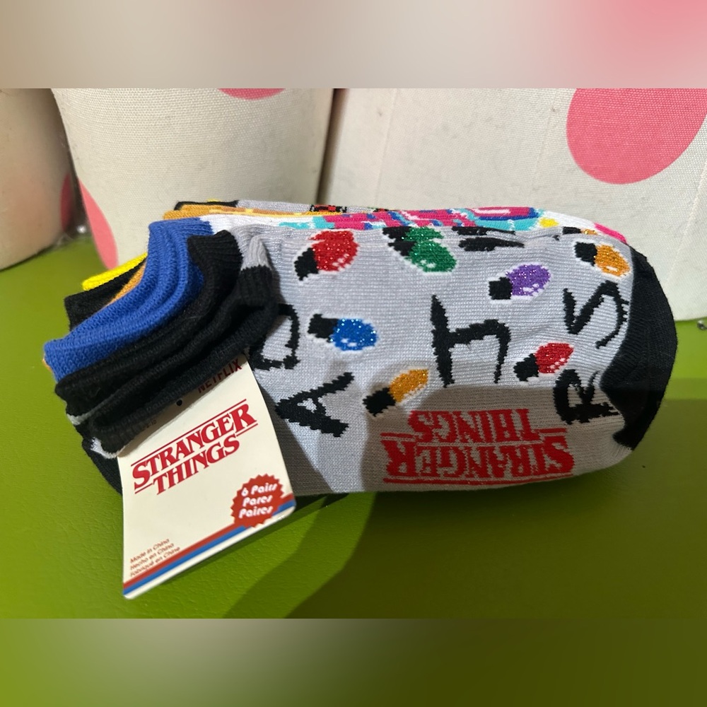 Stranger Things 6 pack of sock